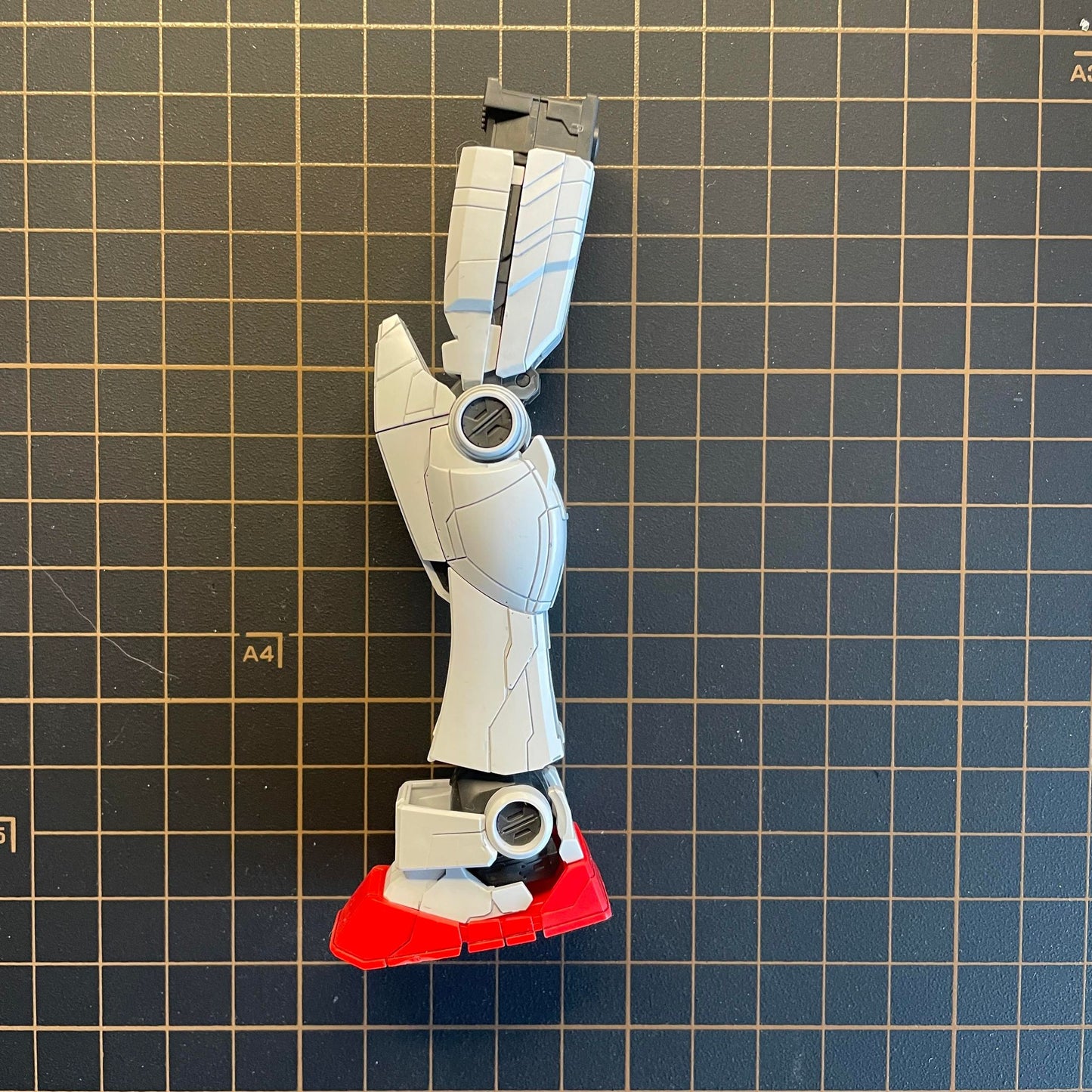 Spare Parts - 1/100 RX-78F00 BUILT LEFT LEG SECTION (READ DESCRIPTION)