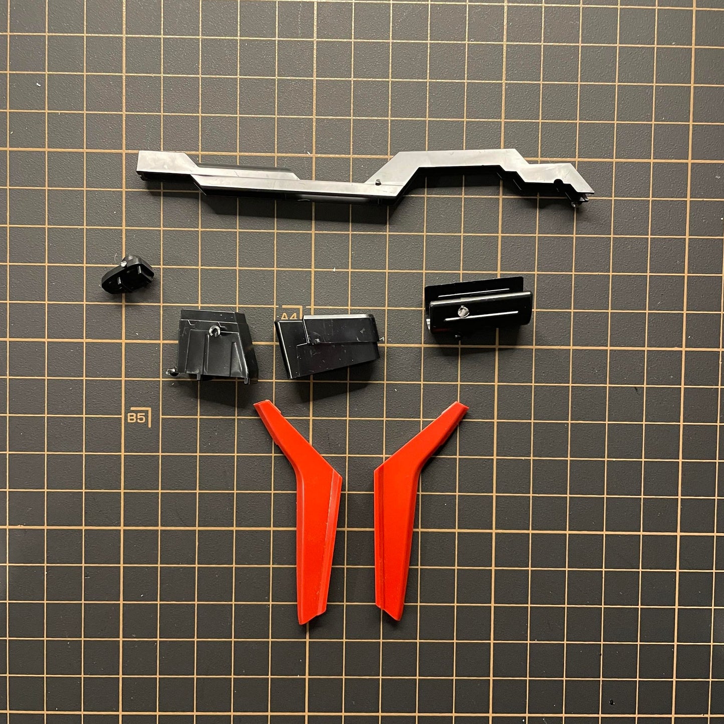 Spare Parts - MG Sazabi Ver.Ka WEAPONS/ SHIELD LOT