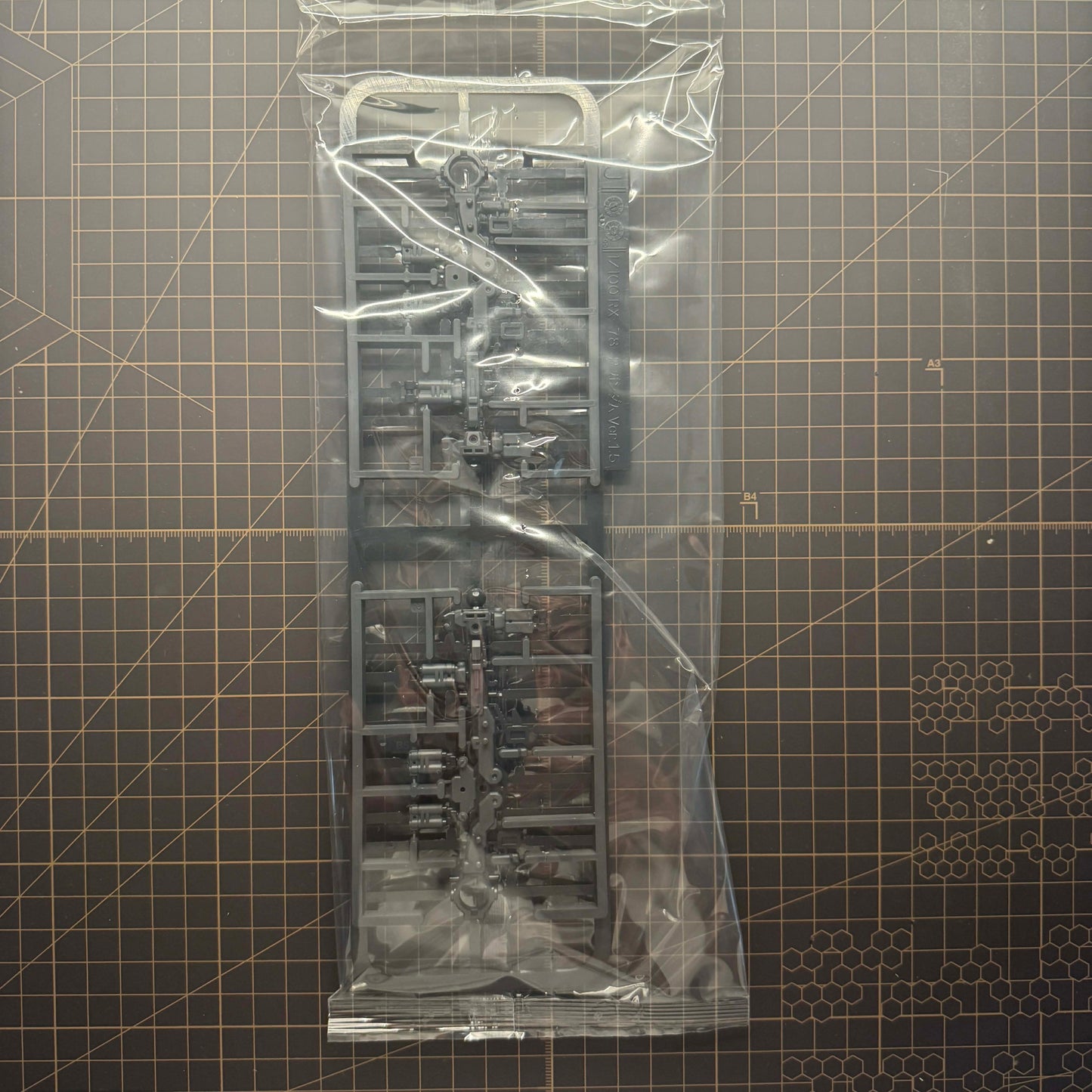 Spare Parts - MG RX-78 1.5 LEG FRAME (SECTION J)