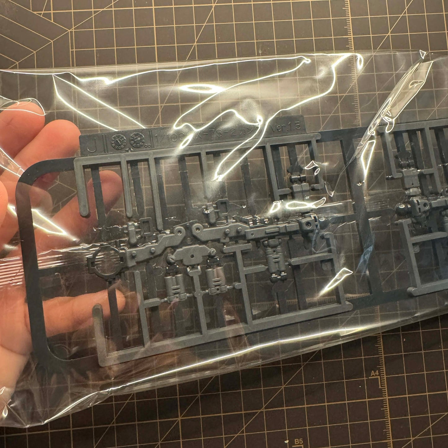 Spare Parts - MG RX-78 1.5 LEG FRAME (SECTION J)